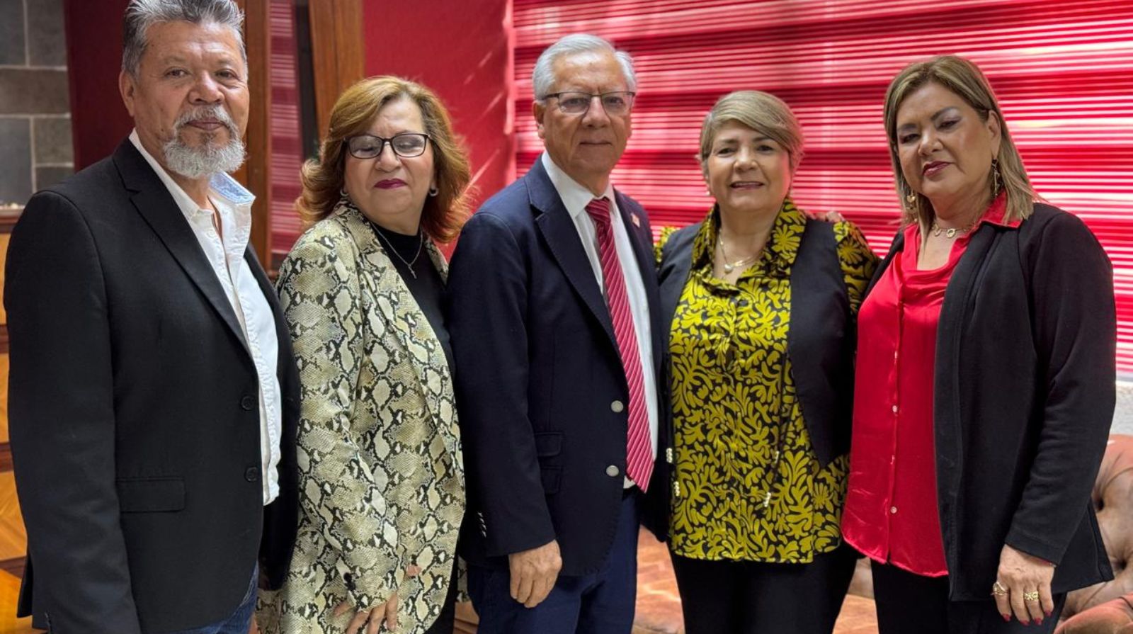 LA PRESIDENTA MUNICIPAL DE GUASAVE, CECILIA RAMÍREZ MONTOYA, RECIBE AL RECTOR DE LA UPES, JESÚS AARÓN QUINTERO PÉREZ.